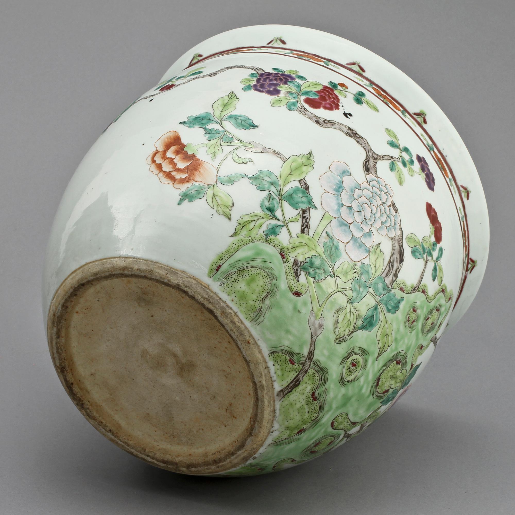 FISKBASSÄNG, porslin, Kina, 1900-talets första hälft.