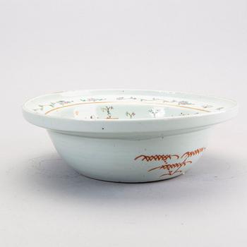 An early 20th century Chinese porcelain basin.