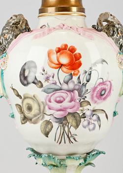 BORDSLAMPA, porslin, 1900-talets första hälft.