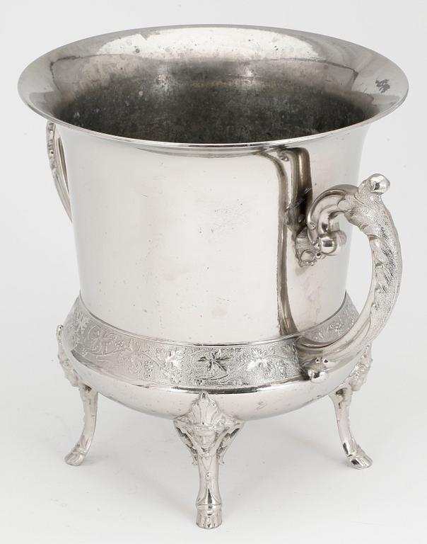 VINKYLARE, vitmetall, 1900-talets mitt.