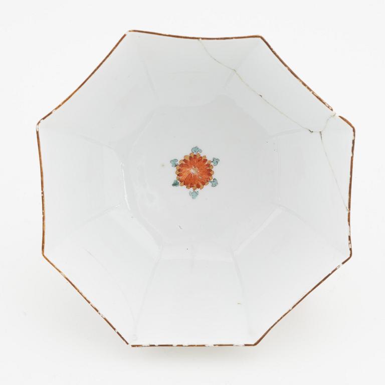 A 'Kakiemon' porcelain bowl, Meissen, 18th Century.