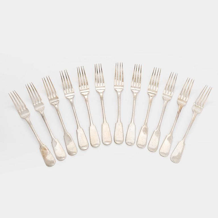 Johan Edvard Fagerroos, matskedar, 12 st, och Hjalmar Fagerroos, matgafflar 12 st, Helsingfors 1868 och 1916.