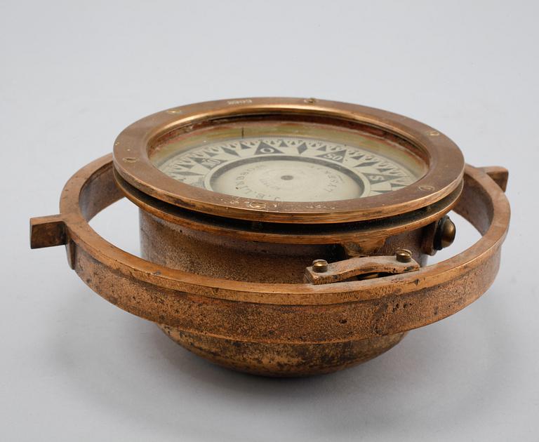 Two compasses by Lyth, Stockholm and J.E Lindbom, Lysekil, first half of the 20th century.