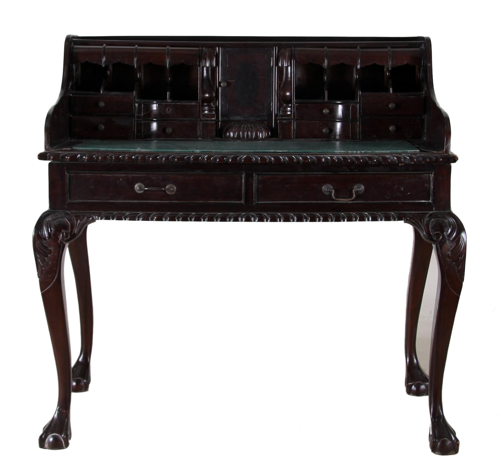 SKRIVBORD, Chippendale-stil, 1900-talets andra hälft.