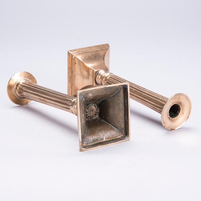 LJUSSTAKAR, ett par, mässing, Mellaneuropa, 1700-talets slut.