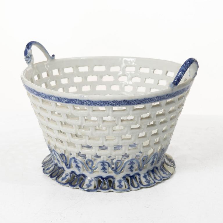 A blue and white chesnut basket, Qing dynasty, 18th century.