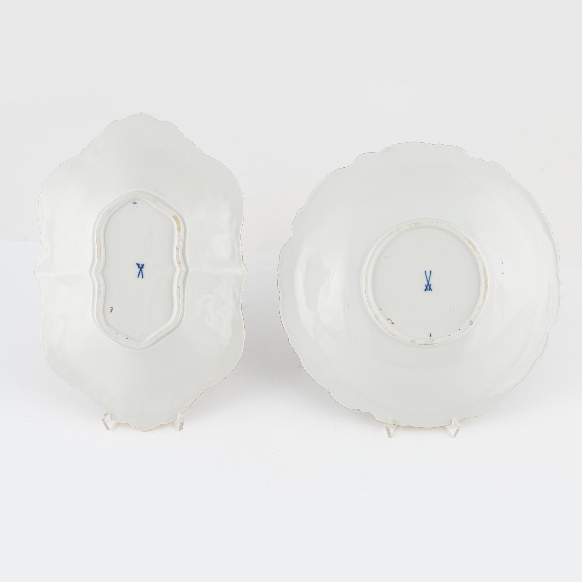 Two Meissen Porcelaine Decorative Dishes, mid 20th century.