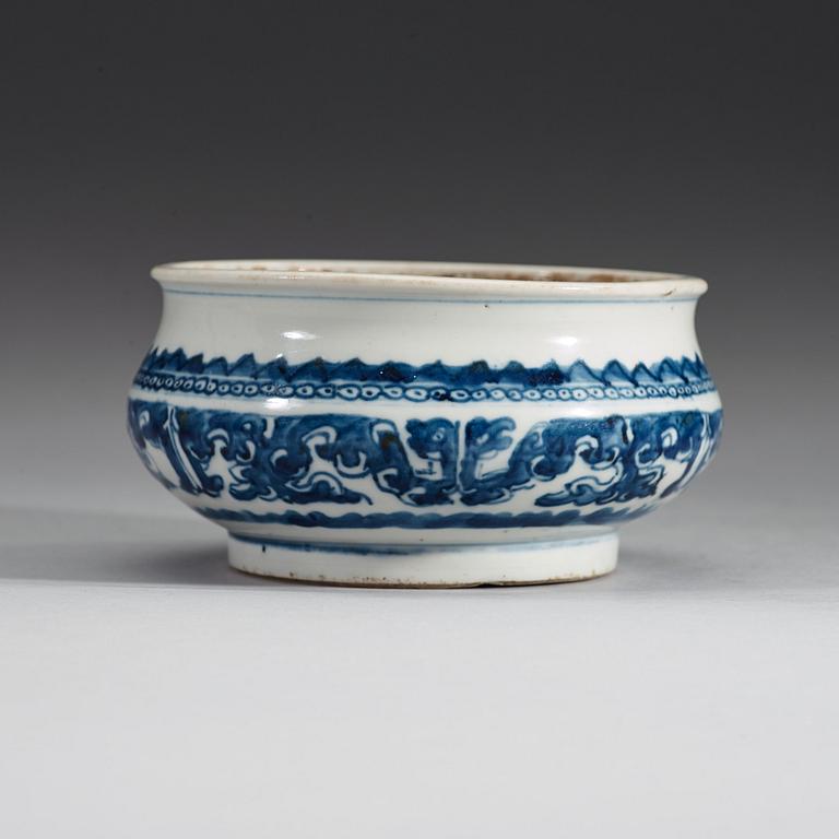 A blue and white censer, Qing dynasty, Kangxi (1662-1722).