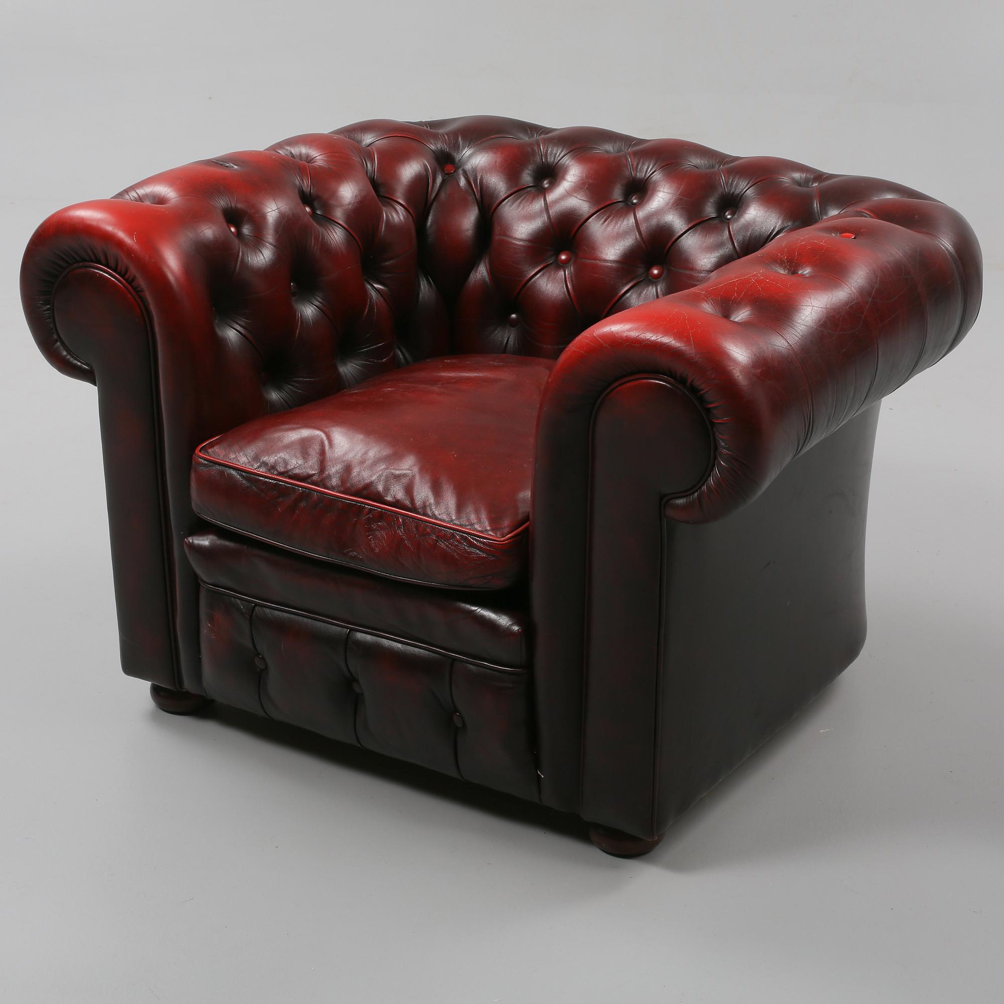 FÅTÖLJ, Chesterfield-modell, 1900-talets andra hälft.