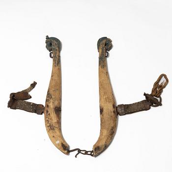 Lokor, ett par, Allmoge, troligen Hälsingland, 1700-tal.