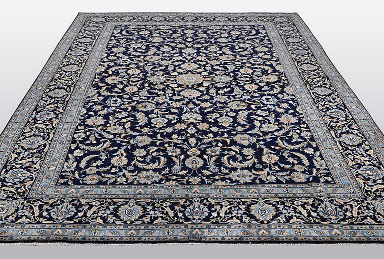 A carpat, Kashan signed Reza Torshi, ca 370 x 250 cm.