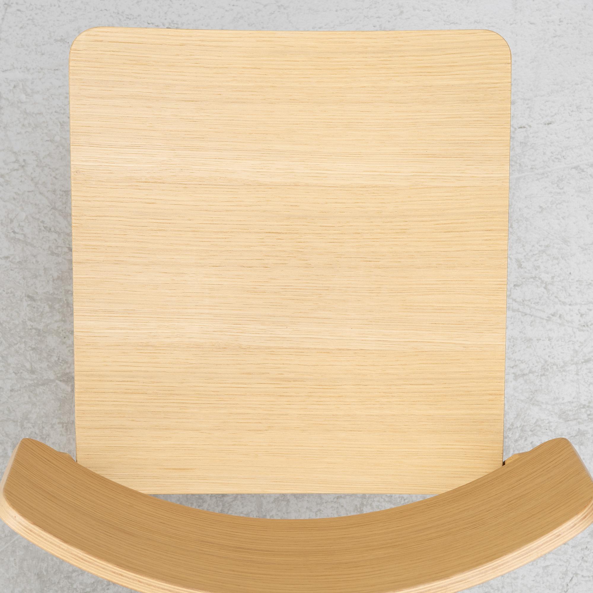 Keiji Ashizawa, stol, "Sori Chair", Ariake, Japan.