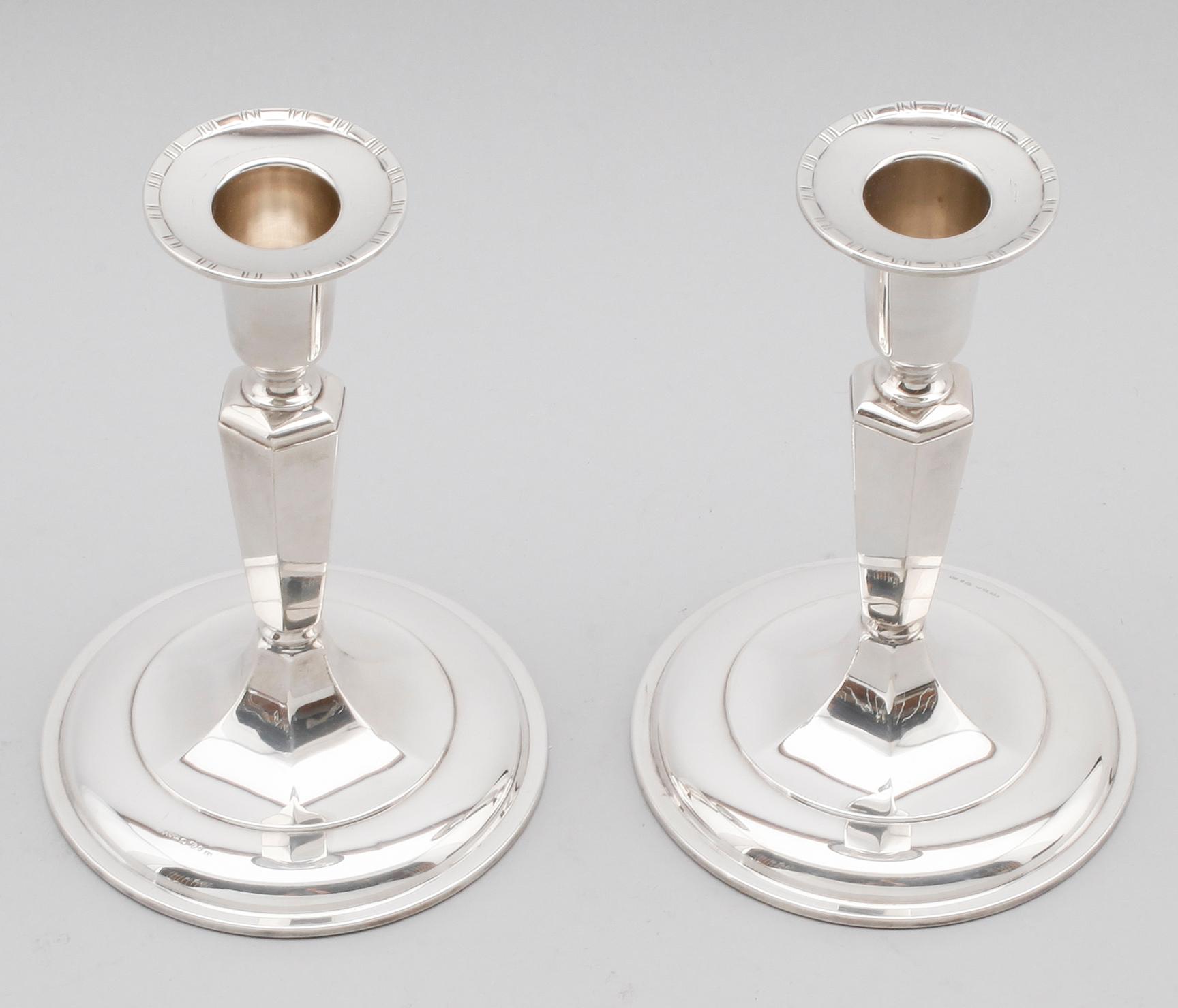 LJUSSTAKAR, 1 par, silver, K & EC, Göteborg 1972.