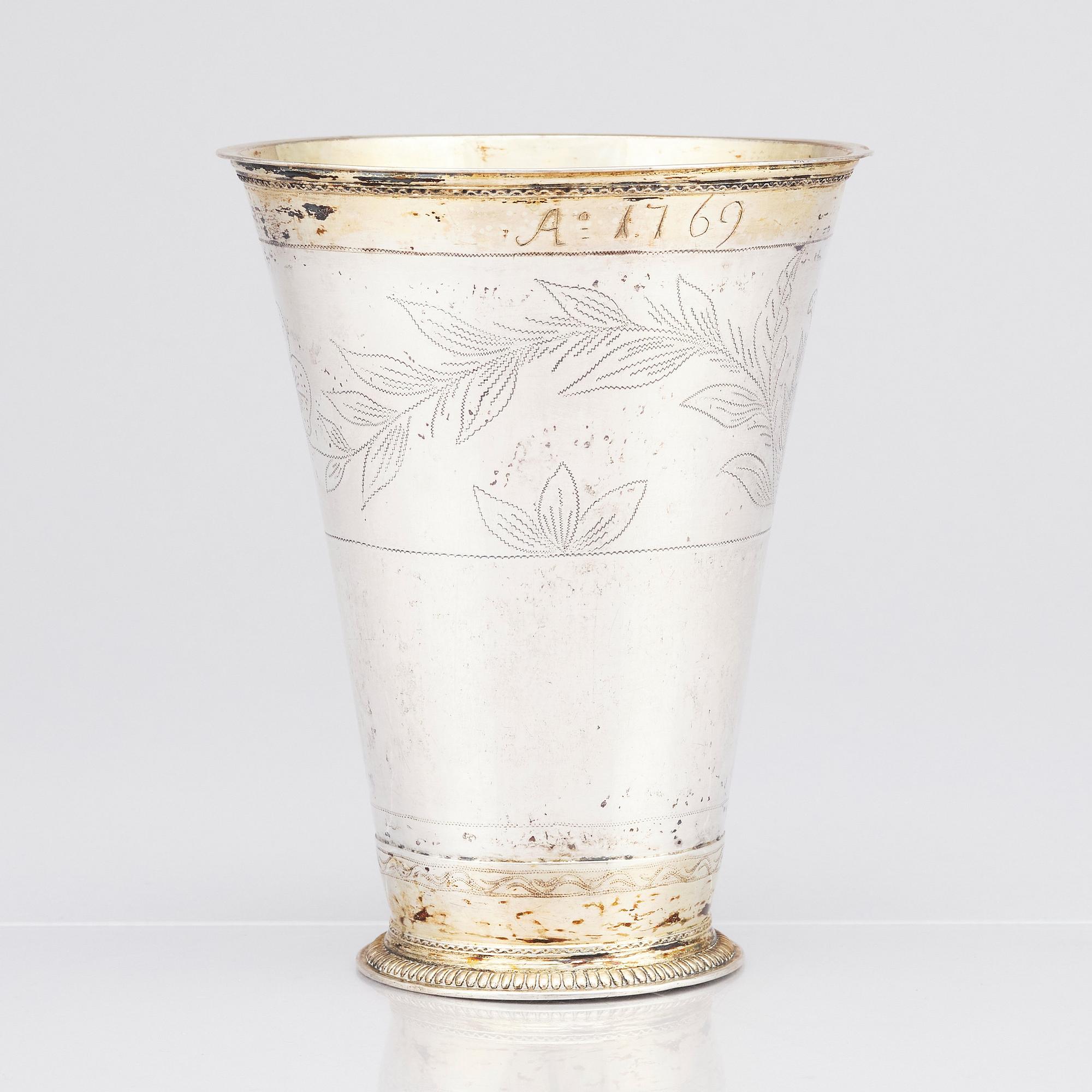 Conrad Gadd (sannolikt), bägare, delvis förgyllt silver, Kristianstad 1749. Rokoko.