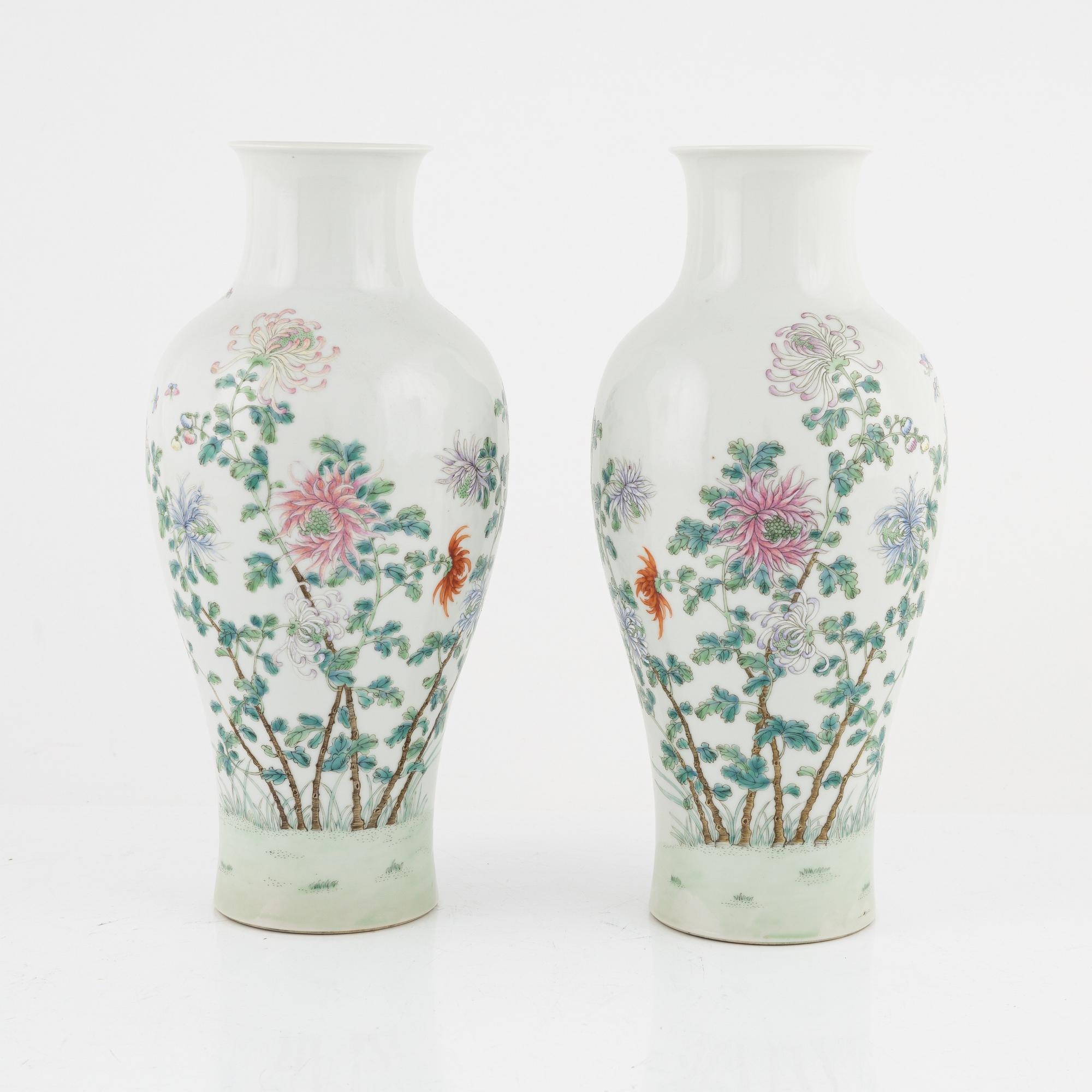 Vaser, ett par, poslin, Kina, tidigt 1900-tal.