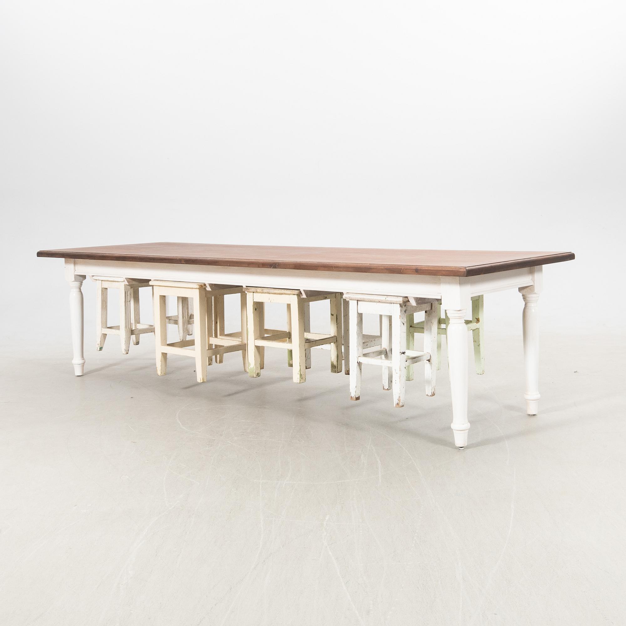 Table with stools (8 pcs) modern production.