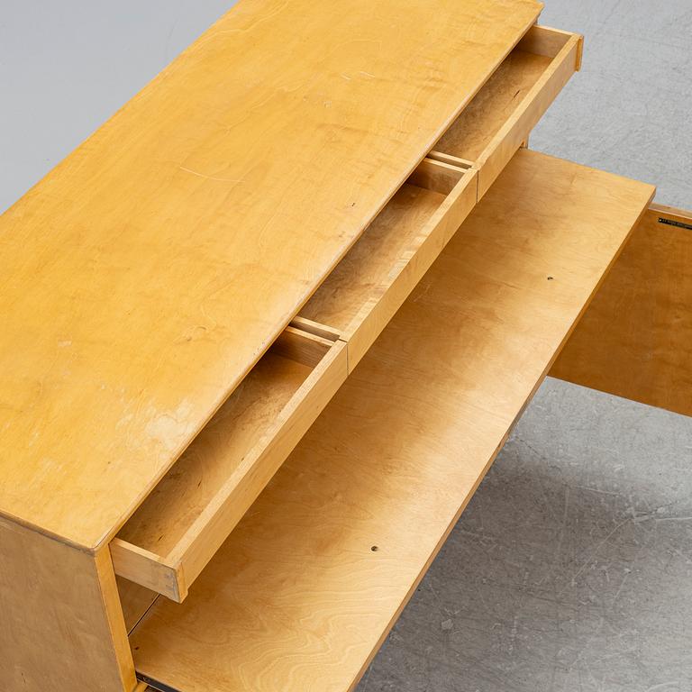 Axel Larsson, tillskrivet, skåp, Svenska Möbelfabrikerna, Bodafors, 1930-40-tal.