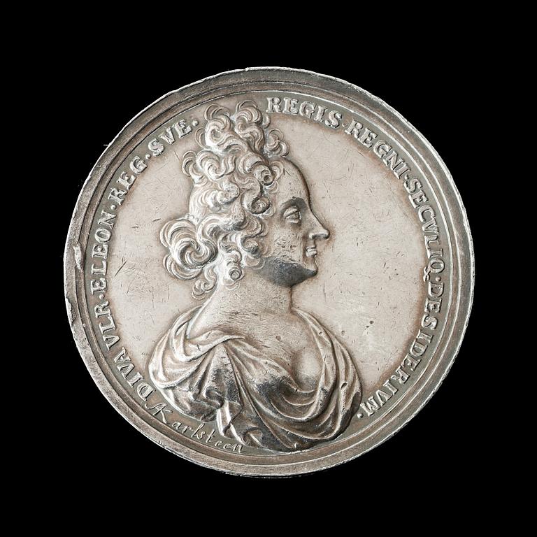 MEDALJ, Drottning Ulrika Eleonoras död och begravning i Stockholm 1693. Av A. Karlsteen 1693. Silver 4,5 cm 50 g.