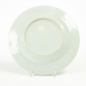 A Chinese famille rose plate, Qing dynasty, first part of the 18th century.