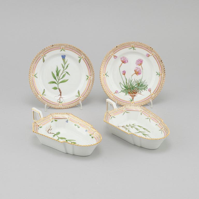 Two "3543" jelly bowls and two "3552" small plates from the Flora Danica Collection, Royal Copenhagen, 20th cenutry.