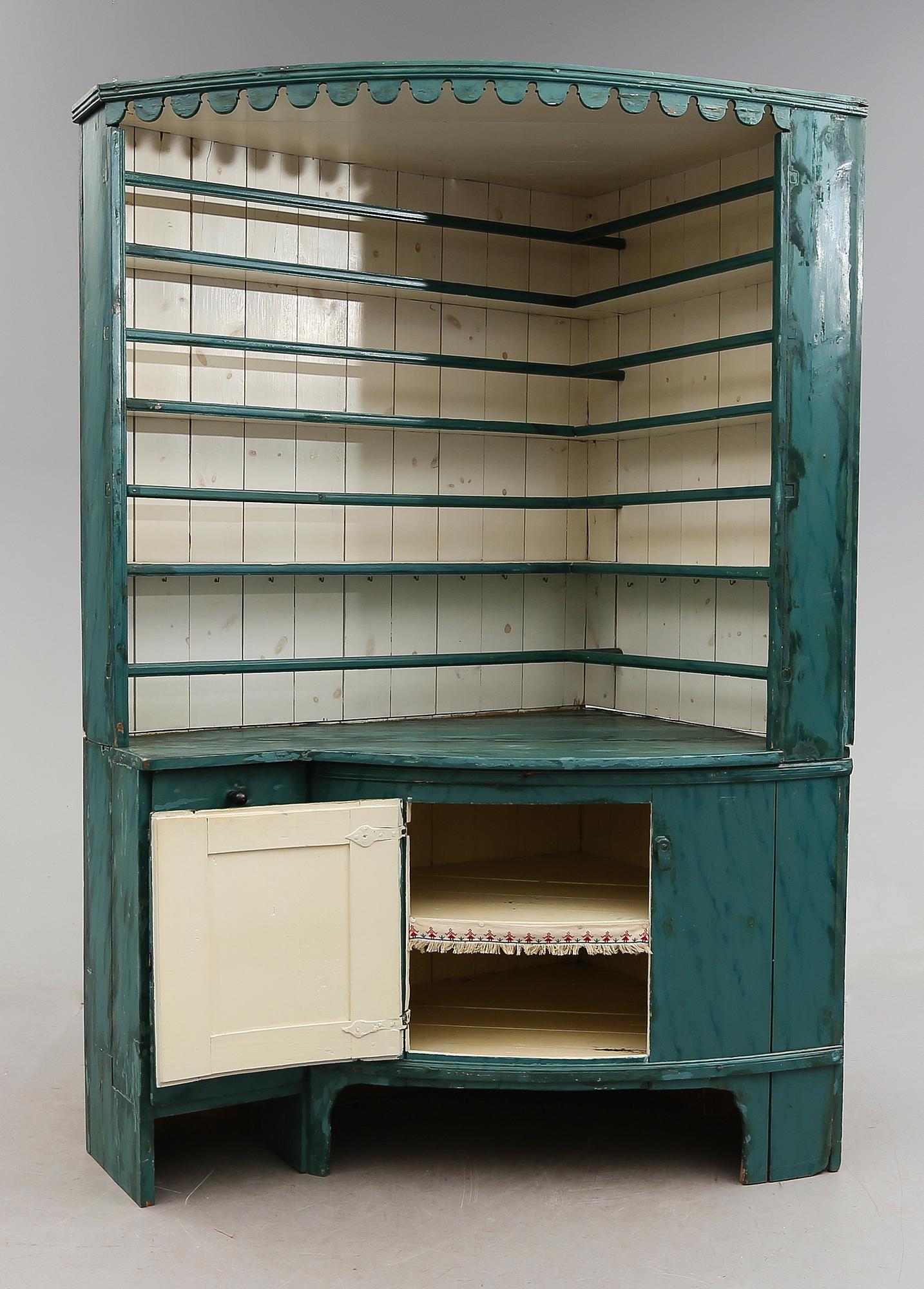 HÖRNSKÅP, allmoge, 1700-tal/1800-tal.