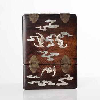 An enamelled box with cover, a mirror and a stamp, late Qing dynasty.