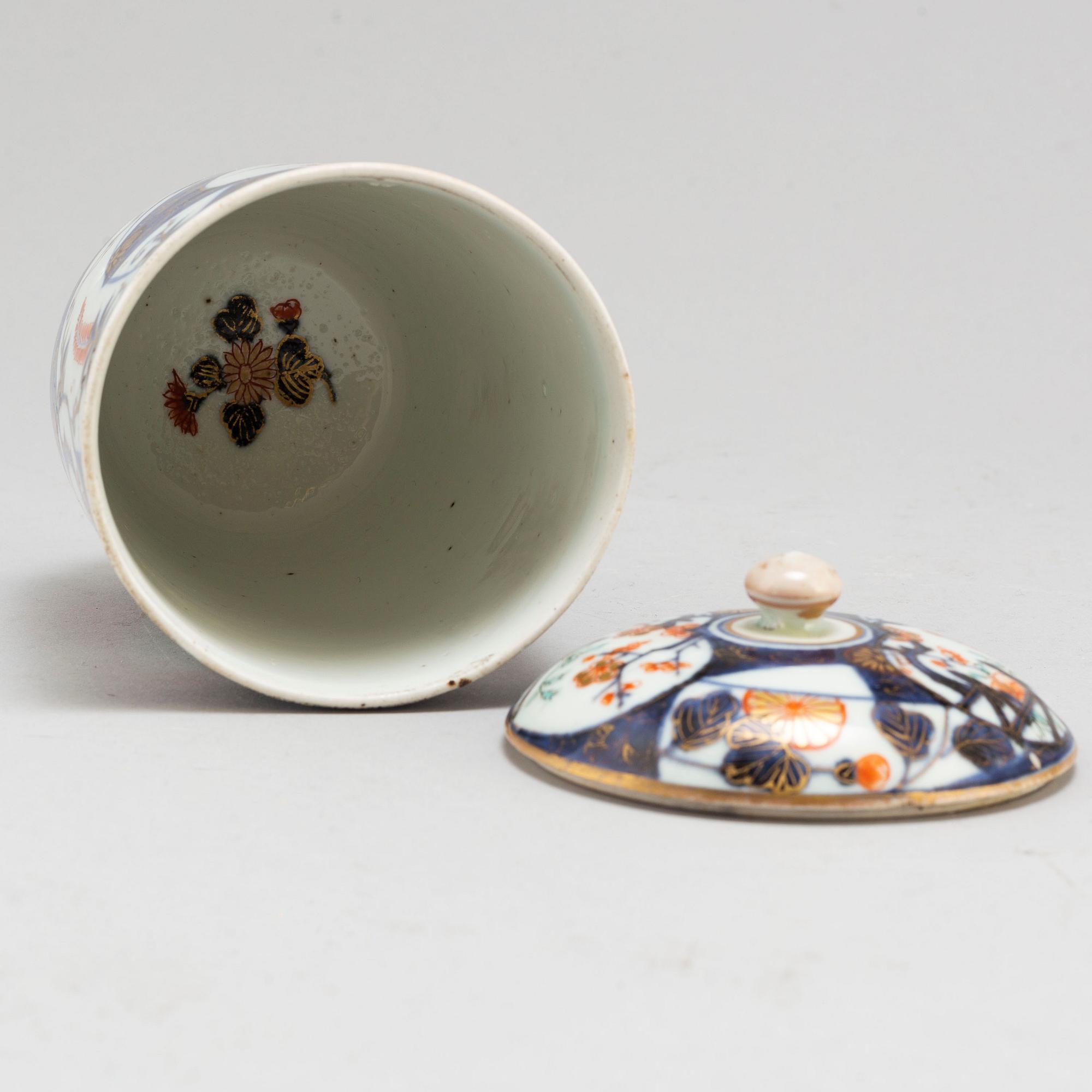 BURK med LOCK, porslin. Japan, Edo (1603 – 1868).