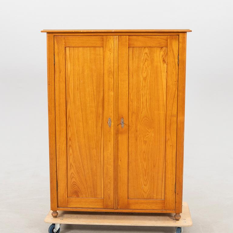Cabinet/sideboard from the late 19th century.
