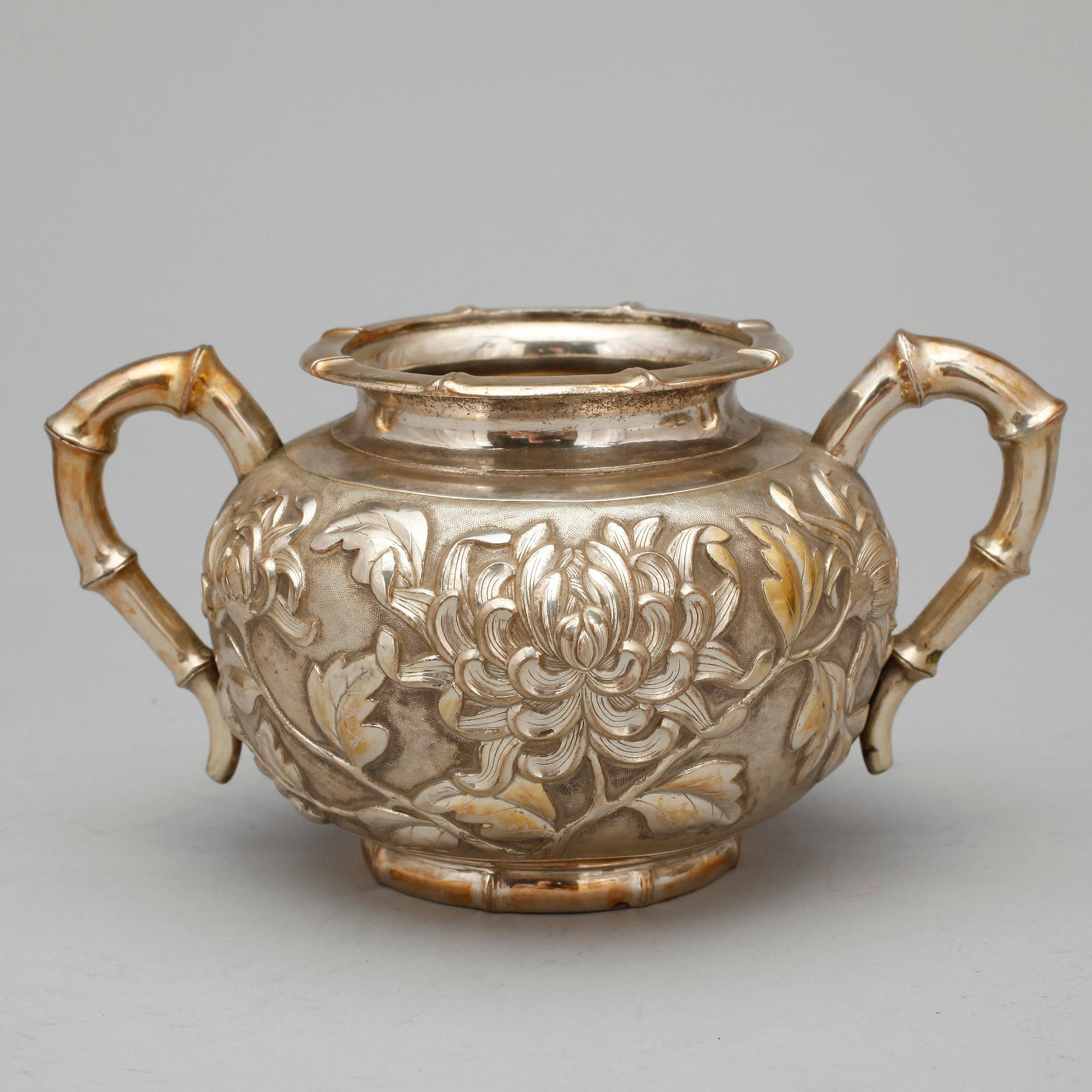 TESERVIS, 3 delar. Silver, Luenwo, Shanghai, Kina 1900-talets första hälft. Tot ca 1000 gram.