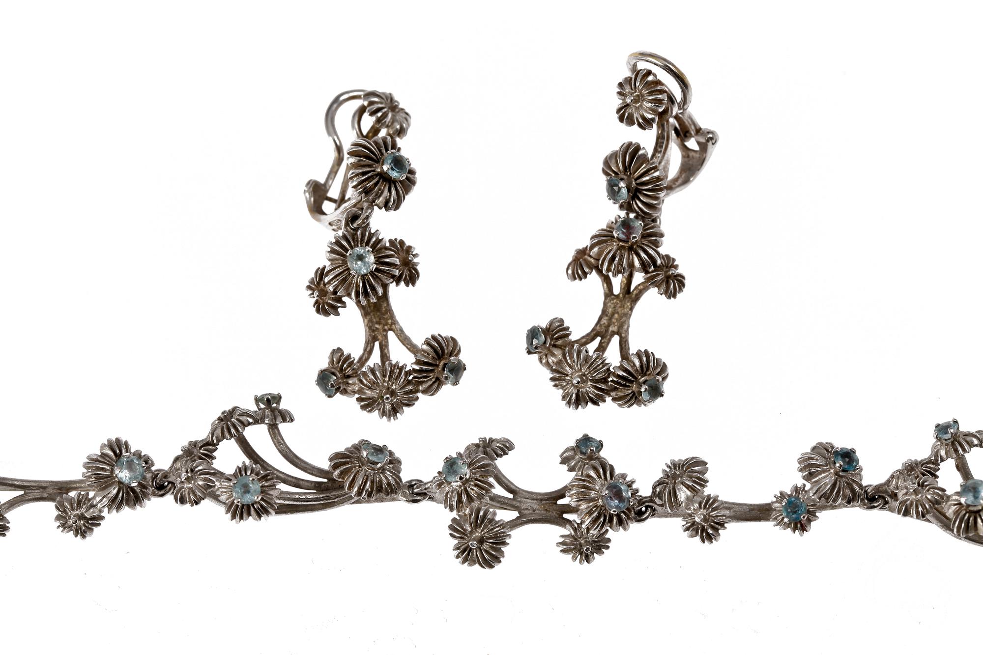 COLLIER samt ÖRHÄNGEN, 18 K vitguld med akvamariner. Vikt ca 83 gr.