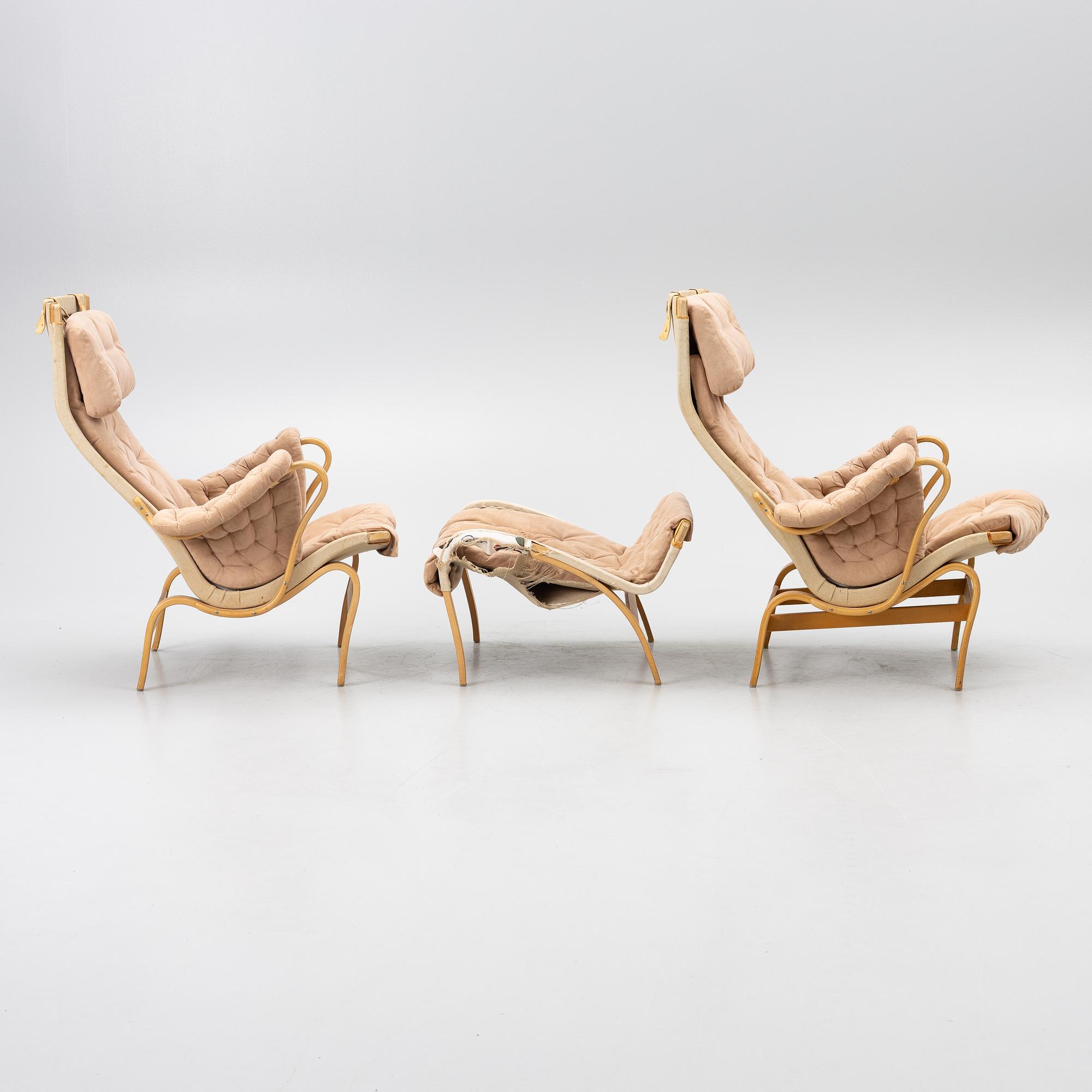 Bruno Mathsson, fåtöljer, ett par, med en fotpall, "Pernilla", DUX.