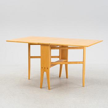 A 'Talavid' birch gate leg table by Carl Malmsten, end of the 20th Century.