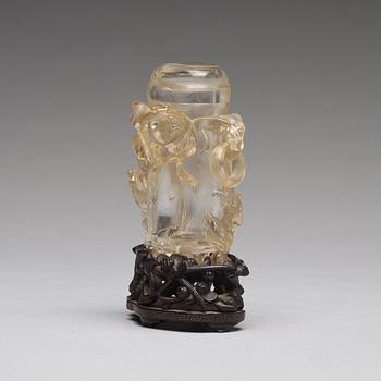 A carved rock chrystal vase with cover, Qingdynasty, circa 1900.