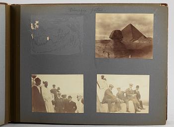 FOTOALBUM,   MEDELHAVSKRYSSNING 1905-06 MED KORVETTEN FREJA.