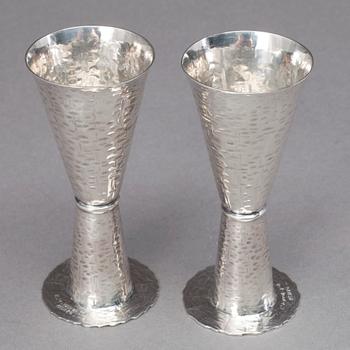 SNAPSGLAS, ett par, silver, en signerad KA, Tavastehus, 1972.