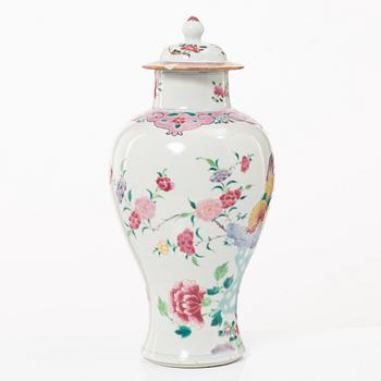 Vas med lock, porslin. Qingdynastin.