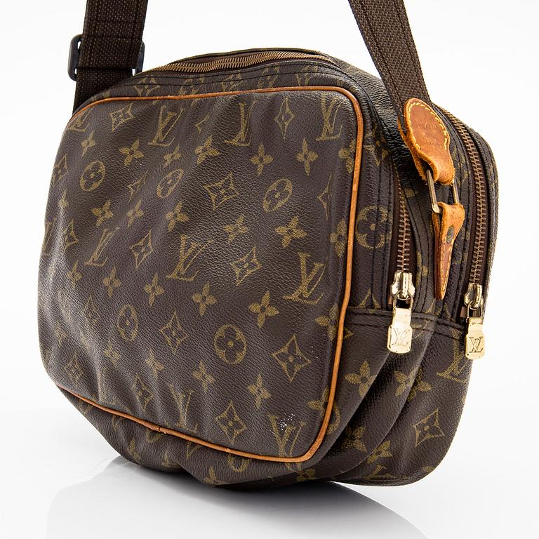 Louis Vuitton, a Monogram Canvas 'Reporter GM' shoulder bag.