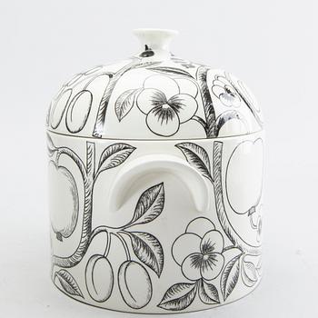 Birger Kaipiainen, An eight pcs Paratiisi dinner service form Arabia Finland later part of the 20th century.