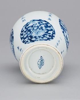 A blue and white vase, late Qing dynasty, Kangxi style.