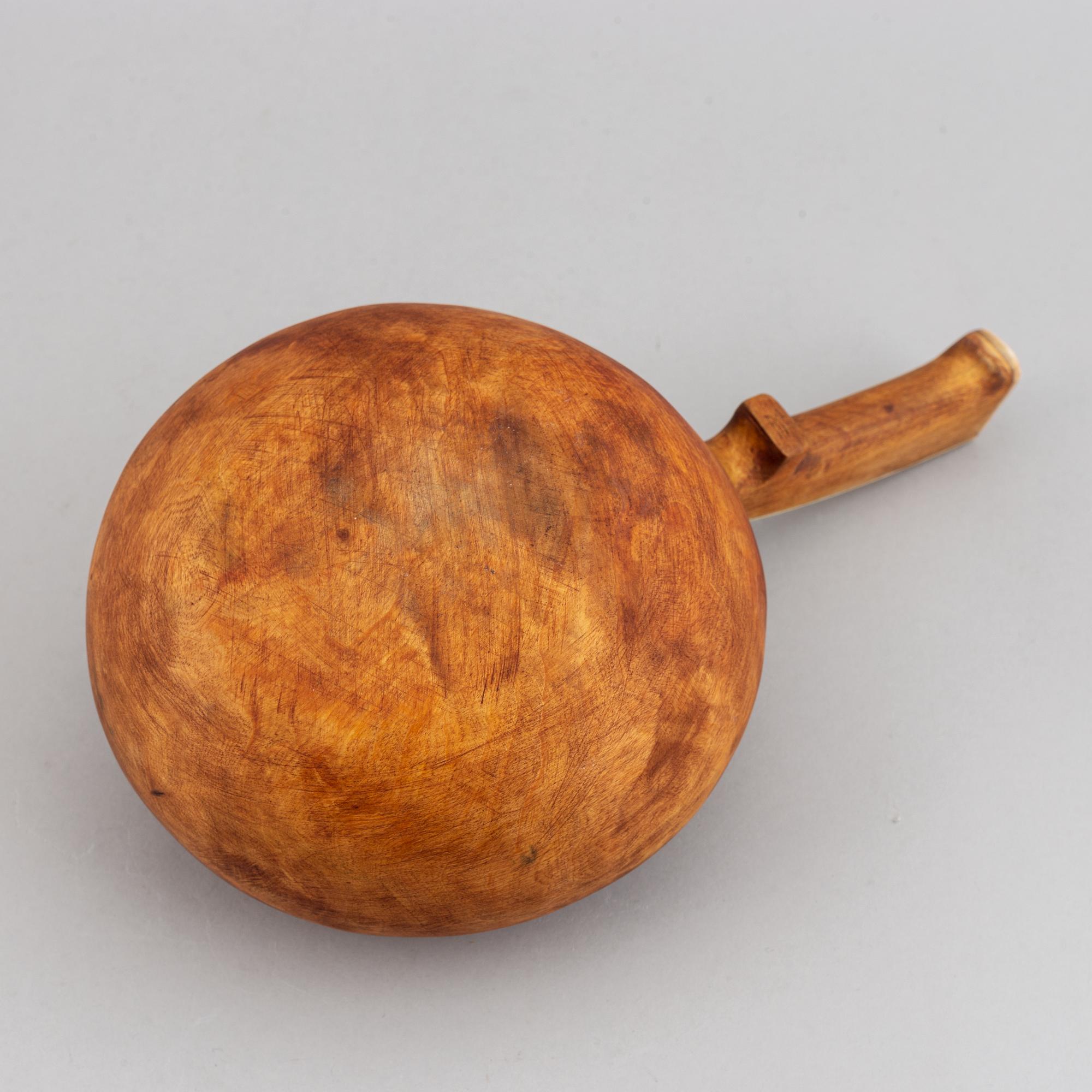 Mjölkstäva / Nápphi, samearbete, signerad FB, möjligen Fredrik Backteman.