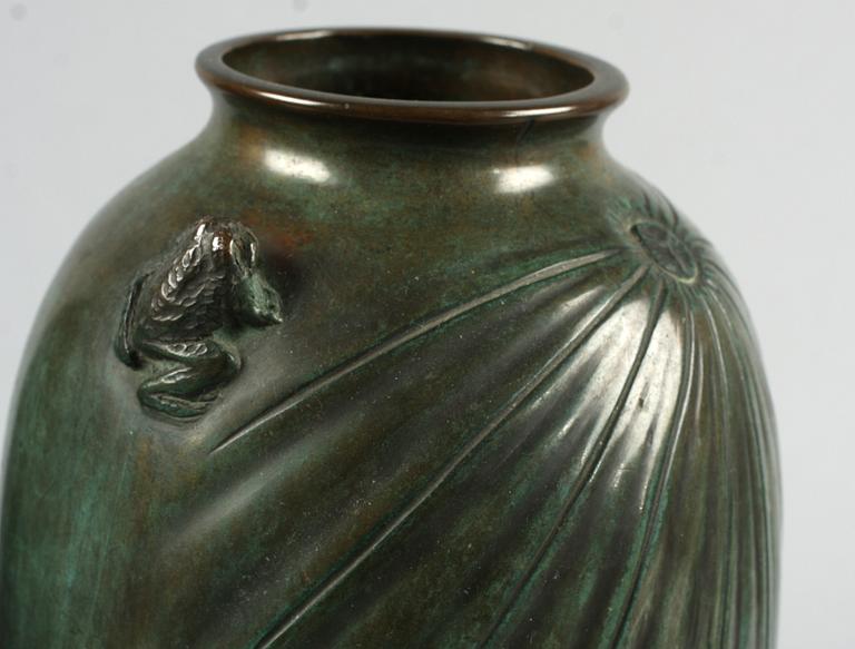 VASER, 2 st, brons, jugend, 1900-talets första hälft.