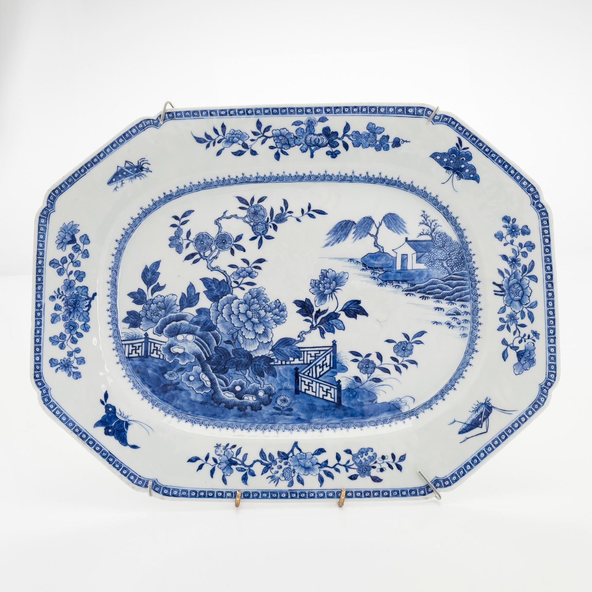 Stekfat, porslin. Qingdynastin, Qianlong (1736-95).