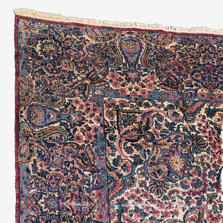 Matta, orientalisk, ca 370 x 295 cm.