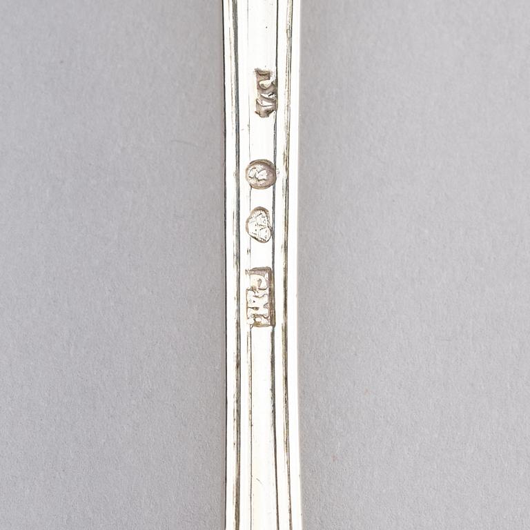 Gustaf Möllenborg, sockerskål med lock samt ströare, silver, Stockholm, 1834. Empire.