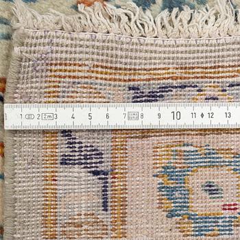 A signed Kashan, carpet ca 450 x 335 cm.