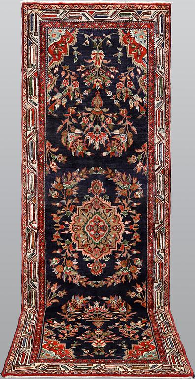 A Hamadan runner, ca 310 x 105 cm.