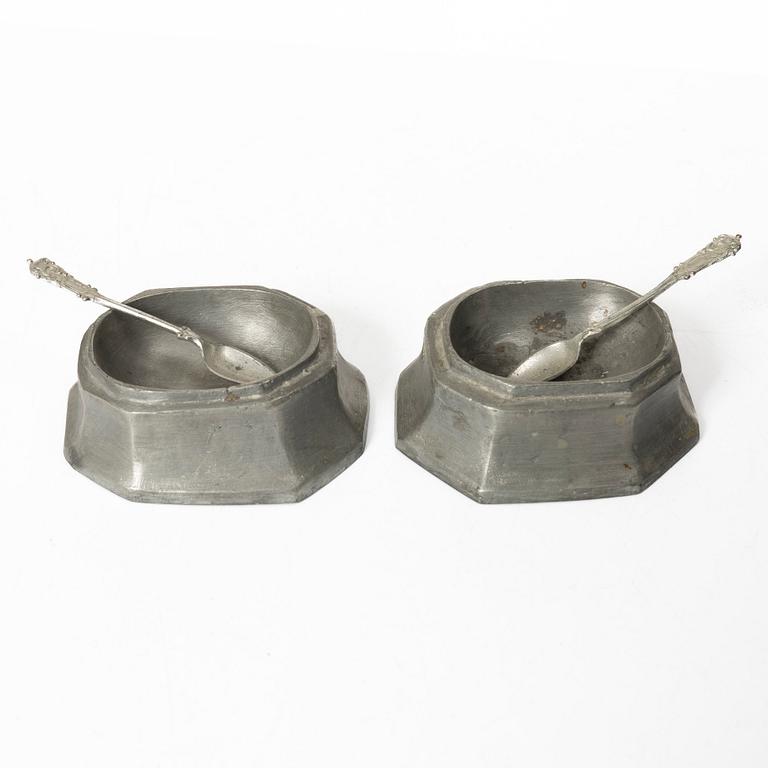 Rokoko, A pair of Swedish pewter salt cellars, 18th century.