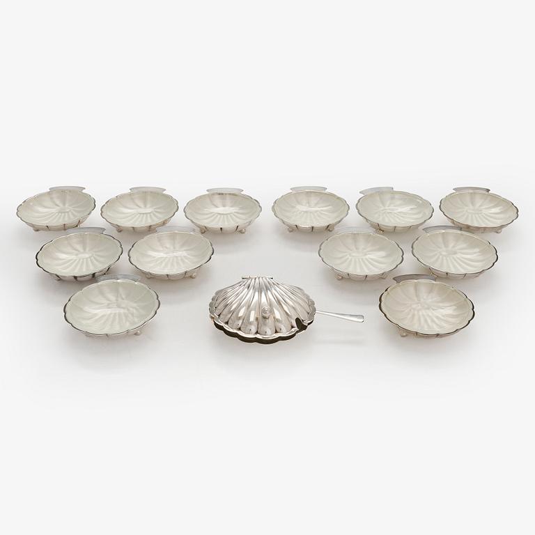 Osterimaljoja 12 kpl, hopeaa ja lasia. Auran Kultaseppä Turku 1959.
