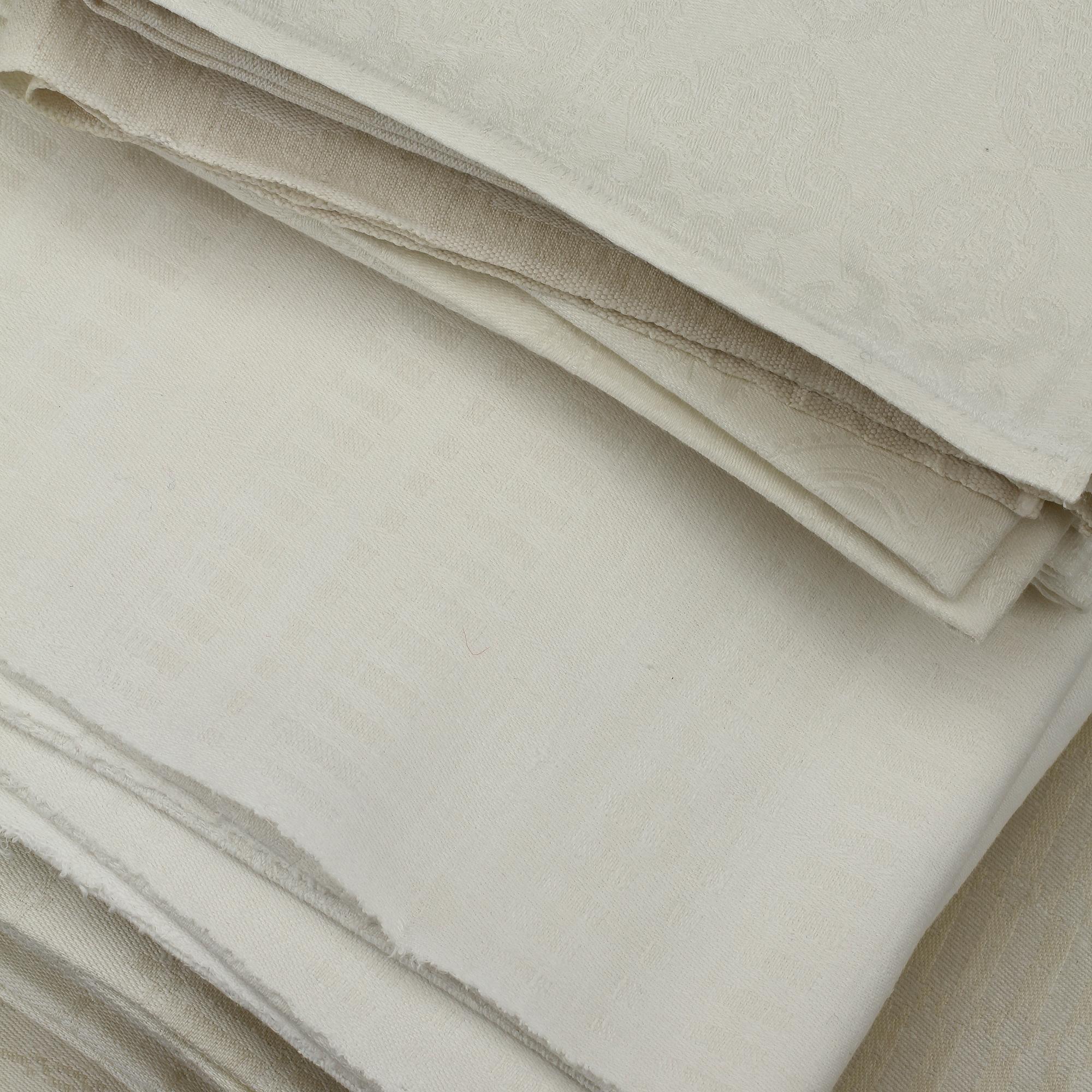 DAMASTDUKAR, 5 st samt SERVETTER, 5 + 12 st, 1900-tal.