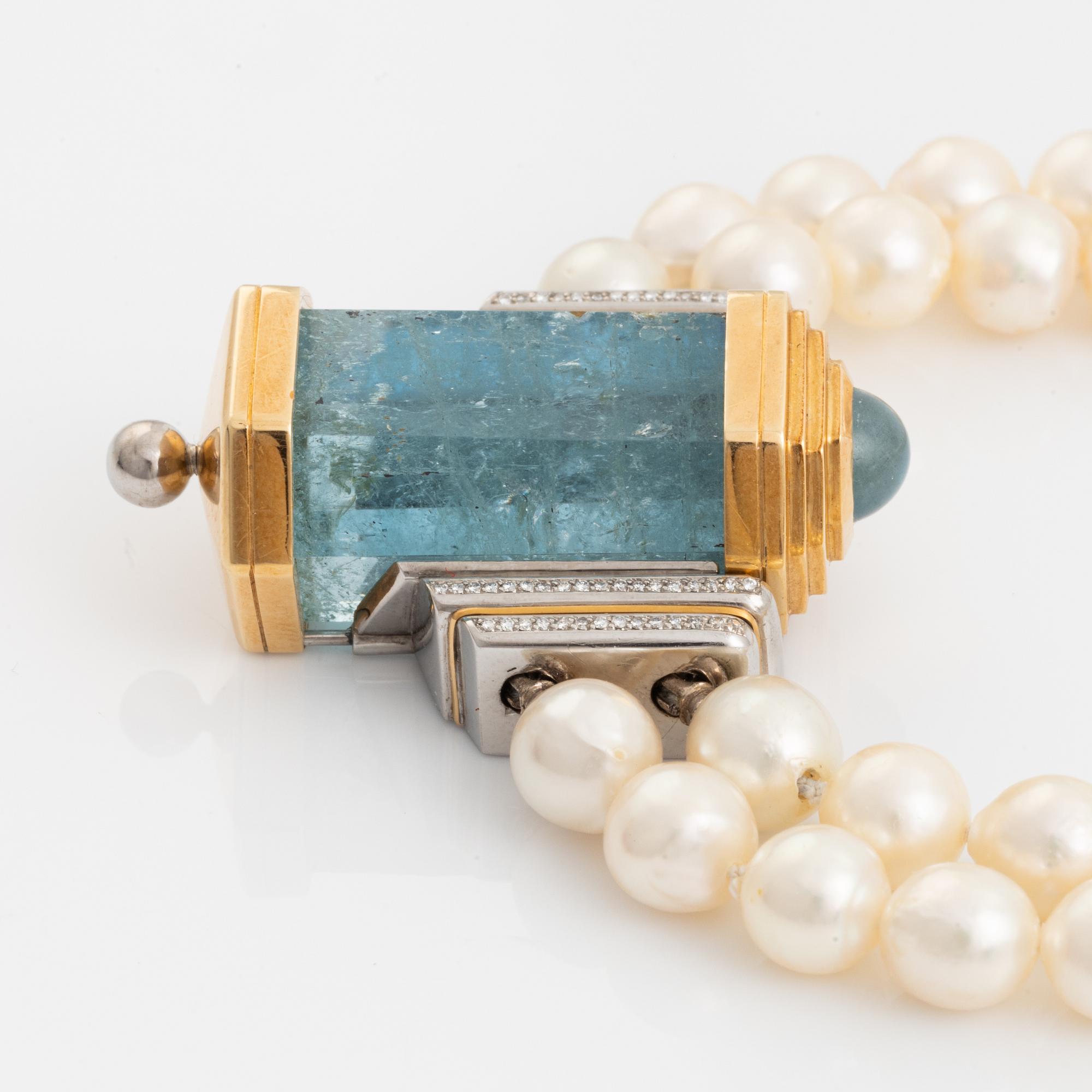 Gaudy collier.